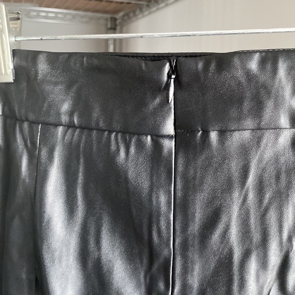 Faux Leather skirt - Picture 2 of 5